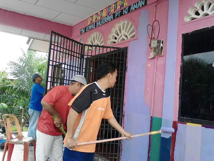 PROGRAM GOTONG-ROYONG MEMBERSIHKAN KAWASAN DAN MENGECAT SEMULA  BANGUNAN BALAIRAYA