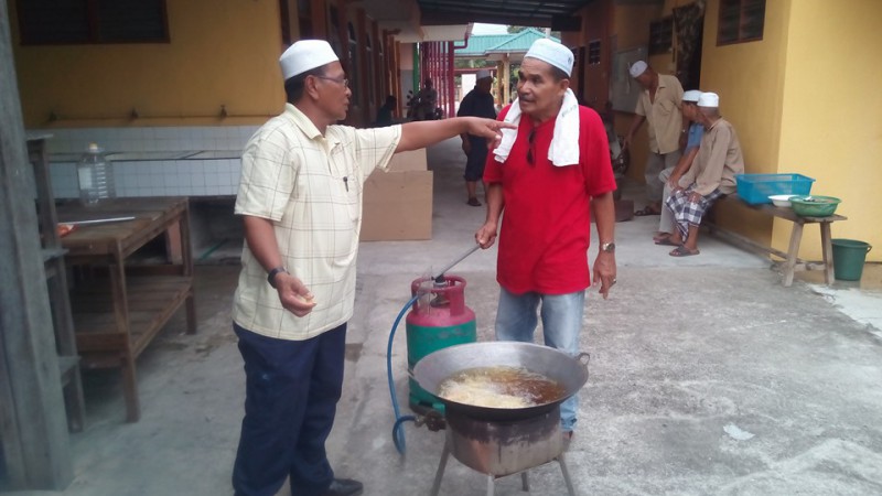 GOTONG ROYONG UNTUK MORE DAN JAMUAN BERBUKA PUASA