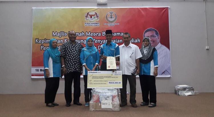 MAJLIS RAMAH MESRA BERSAMA KEPIMPINAN KAMPUNG DAN PENYAMPAIAN HADIAH ANUGERAH DESA SEMPURNA