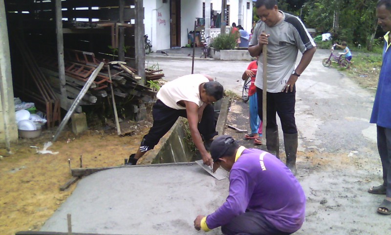 GOTONG ROYONG BINA JAMBATAN SETOR PINGGAN MANGKOK KG CHAROK KECHIL.6.11.2016