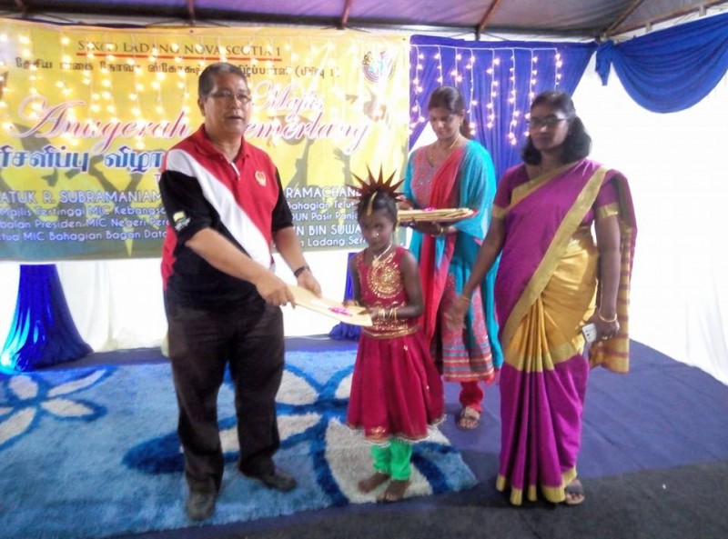 MENGHADIRI JEMPUTAN HARI ANUGERAH KECEMERLANGAN SJK(T) LADANG NOVA SCOTIA 1 BATU 5, JALAN MAHARAJA LEL