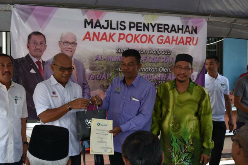 MAJLIS PENYERAHAN ANAK POKOK KARAS (GAHARU)