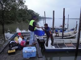 MENYEDIAKAN SAMPAN UNTUK KEGIATAN MEMANCING