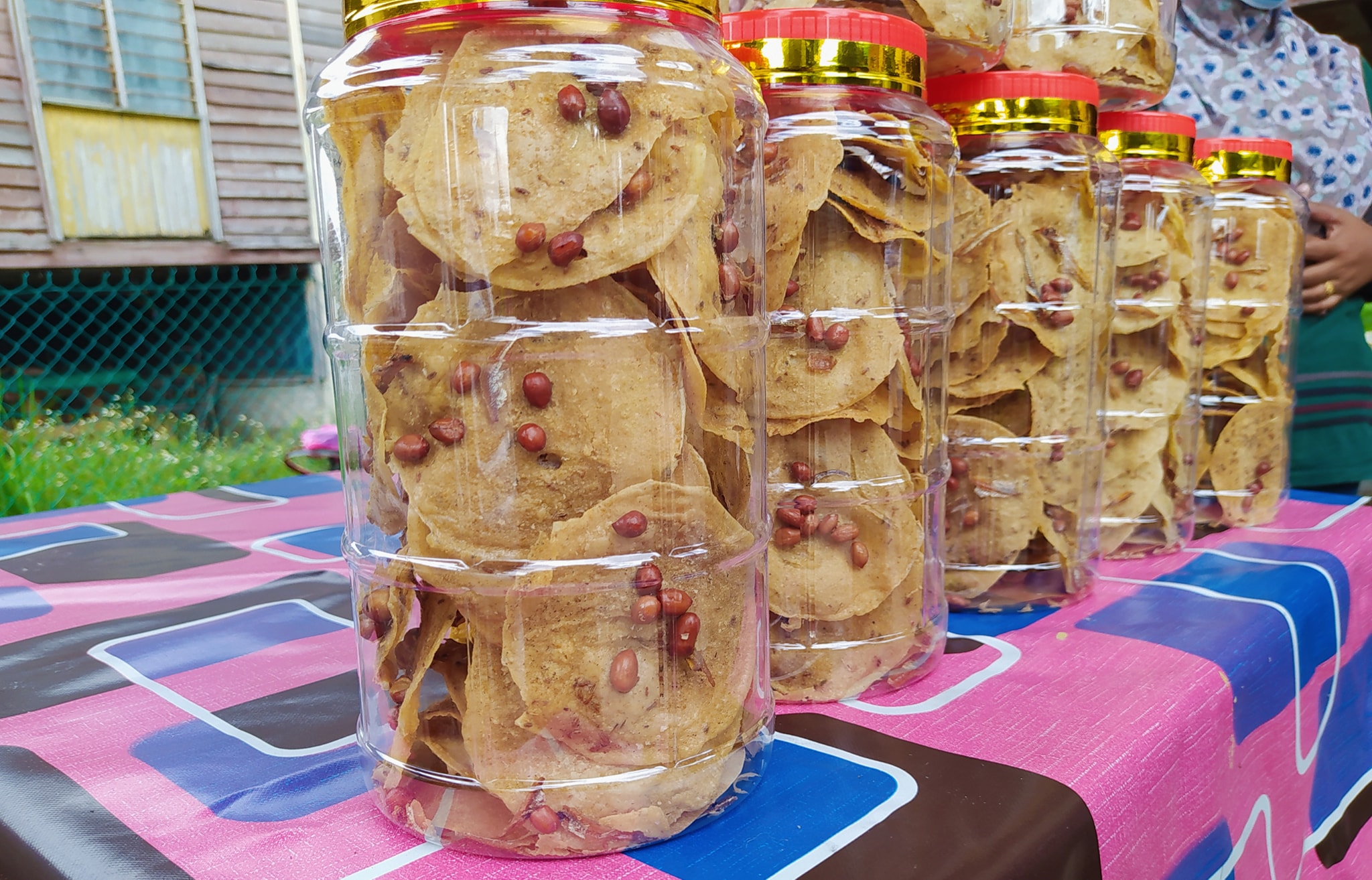 REMPEYEK KACANG TANAH