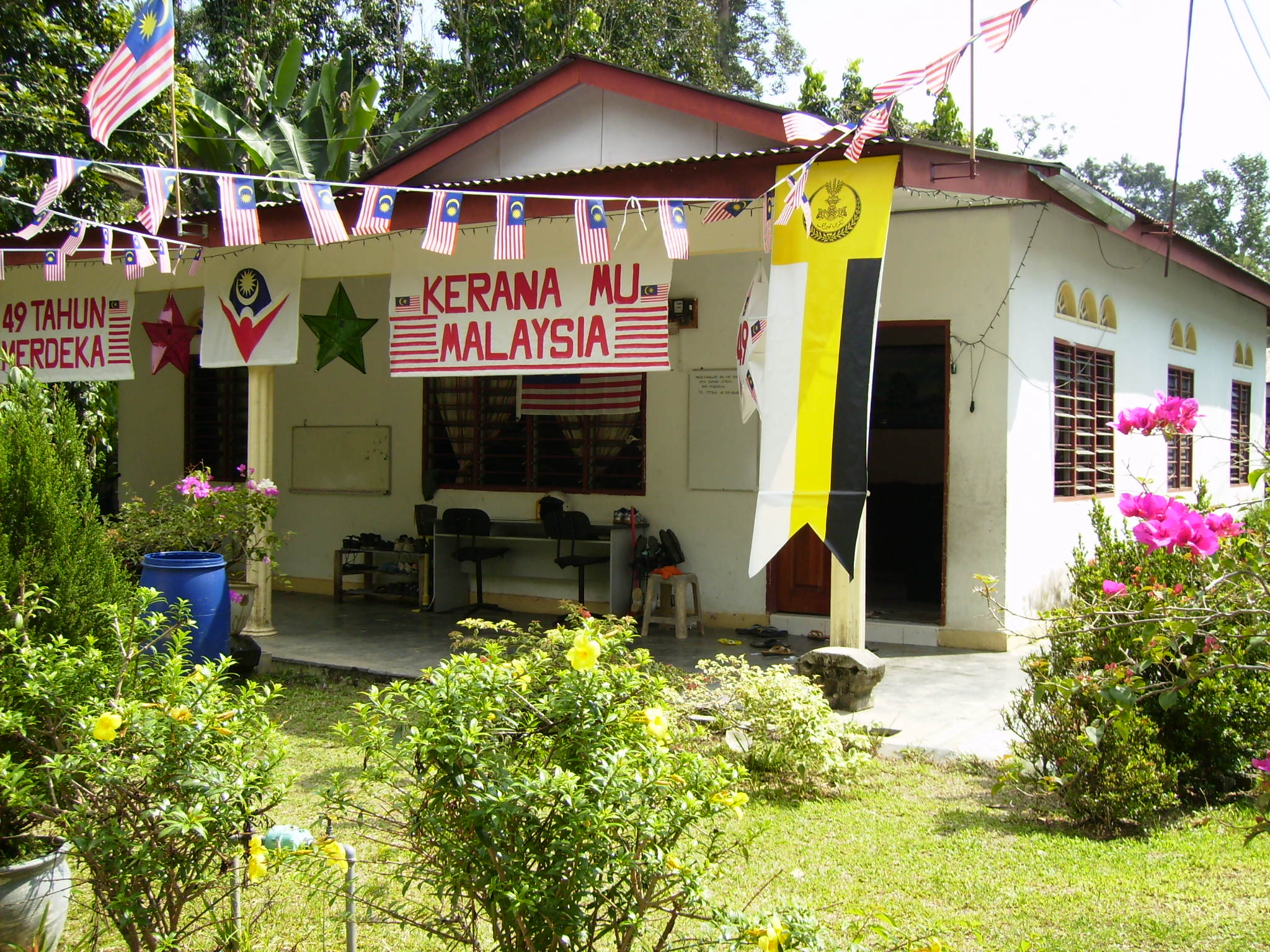 PERTANDINGAN LAMAN DAN RUMAH INDAH