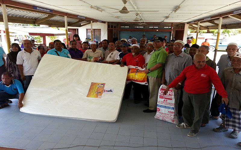 BANTUAN BANJIR KEPADA PENDUDUK KAMPUNG BENG 2014