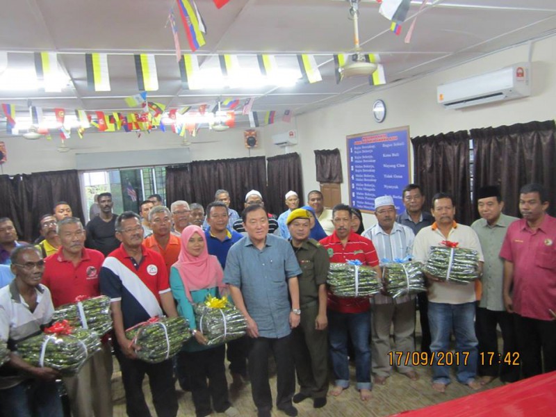 MAJLIS PENYERAHAN PAKAIAN OPERASI DIGITAL(RELA) POD PARLIMEN TANJUNG MALIM