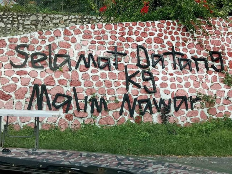 GOTONG ROYONG MEMBUAT NAMA KAMPUNG