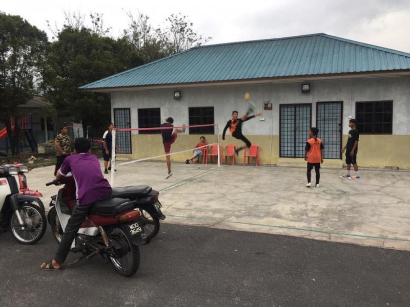 BERMAIN SEPAK TAKRAW