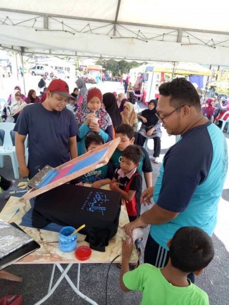 MENGAJAR MENCETAK BAJU