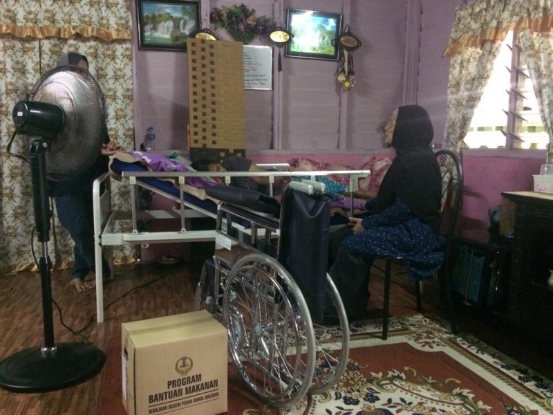 SUMBANGAN KERUSI RODA DAN KOTAK HARAPAN