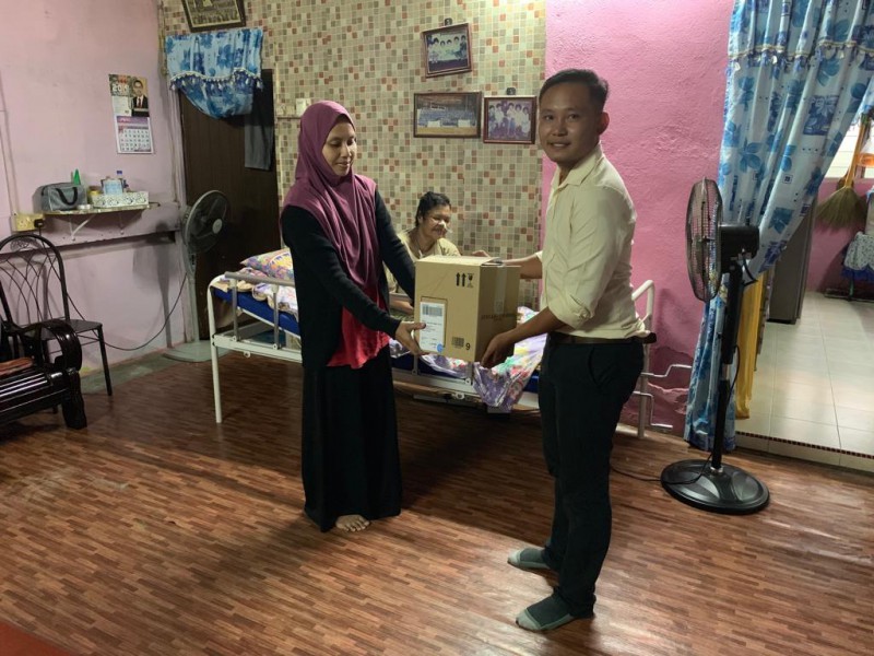 PROGRAM SUMBANGAN SUSU DAN KEPERLUAN KESIHATAN DARI YB PARLIMEN